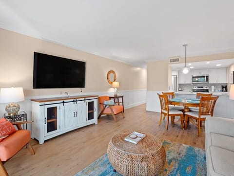 Living room and dining area, capable of seating four guests