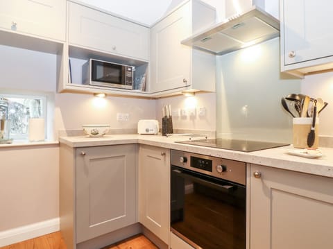 Fridge, dishwasher, electric kettle, toaster