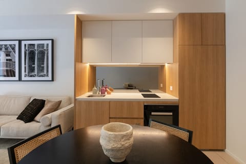 High end kitchen appliances, fully equipped