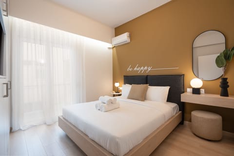 Deluxe Apartment | 3 bedrooms, in-room safe, individually decorated, individually furnished