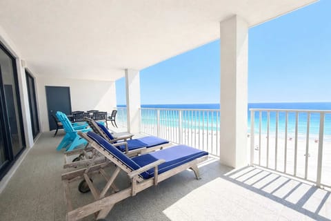 Gulf Front Living Balcony Views 
