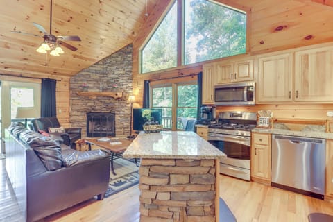 House (2 Bedrooms) | Interior