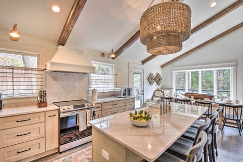 House (5 Bedrooms) | Interior