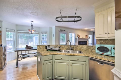 House (3 Bedrooms) | Interior