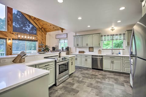 House (5 Bedrooms) | Interior