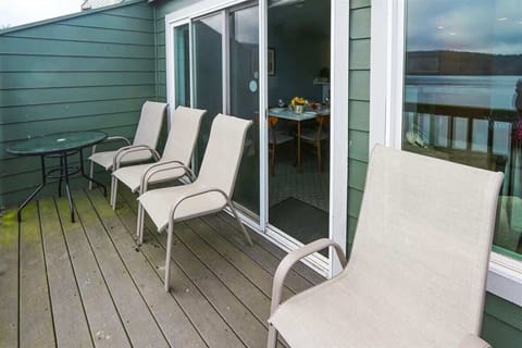 Balcony off living-dining