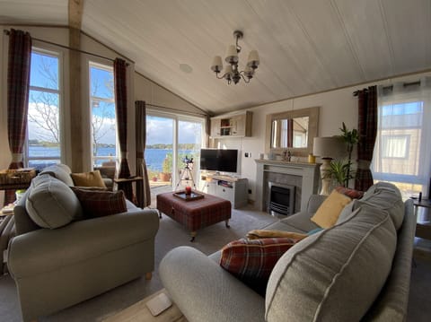 Cottage | Living area | Fireplace