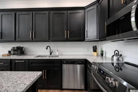 1f74d3b8 3012 43bf a13e b4f442465e49