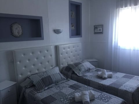 City Twin Room | Iron/ironing board, free WiFi