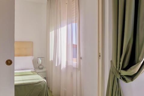 Studio | Living area | 24-inch flat-screen TV with cable channels