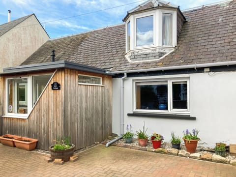 Exterior | Isla’s Cottage, Nairn