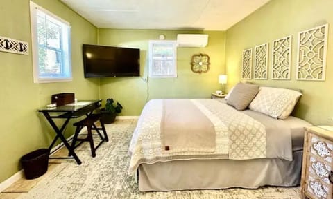 Bedroom: Comfortable queen size matress and soft comfy bedding and pillows.  