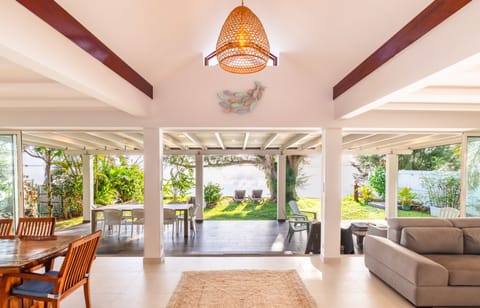Spacious living room