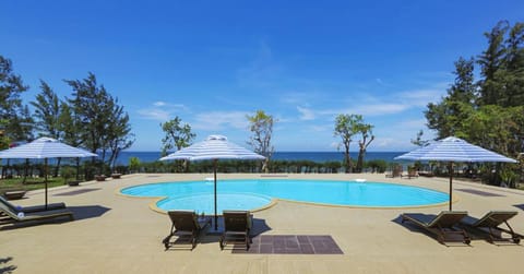 Outdoor pool, pool umbrellas, sun loungers
