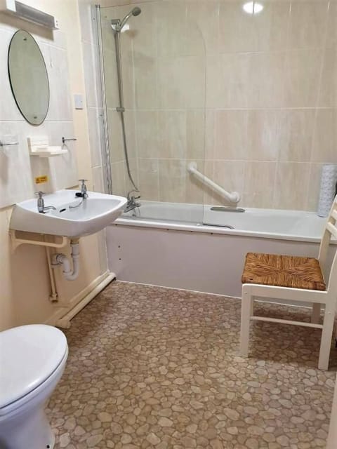 Free toiletries, hair dryer