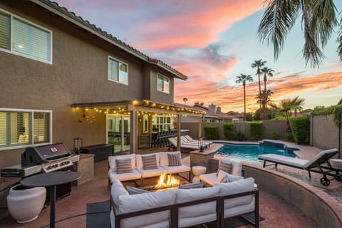 Grill by the pool, surrounded by friends and good vibes while sipping on some ice-cold lemonade and staring at the sunset in our simple yet cozy outdoor area.