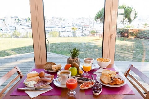 Daily buffet breakfast for a fee