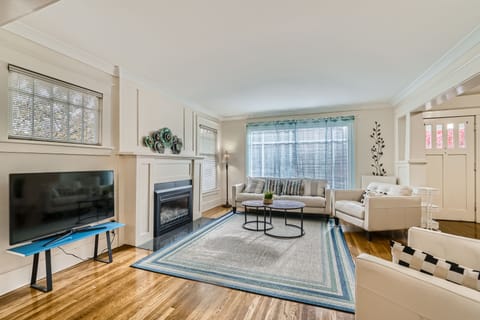 Living area with smart TV. Fireplace is for decoration only
