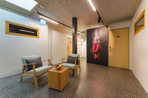 Capsule room in the basement | Soundproofing, free WiFi