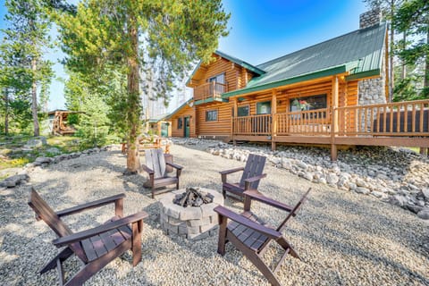 Grand Lake Vacation Rental | 2BR | 2.5BA | 1,730 Sq Ft | 4 Steps for Entry