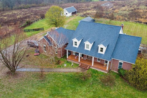 Shelbyville Vacation Rental | 5BR | 4BA | 3,460 Sq Ft