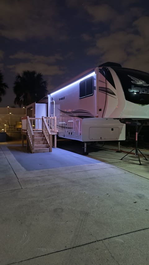 Welcome to Glamour camping. 