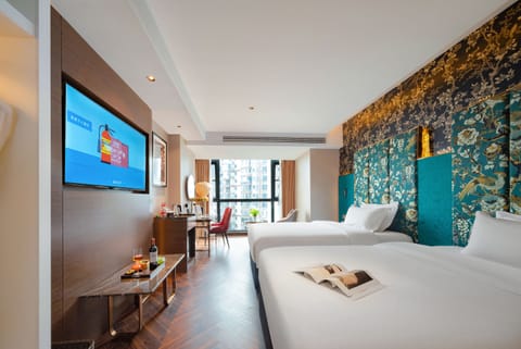 Deluxe Twin Room | Desk, bed sheets