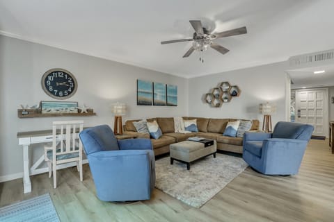 Living room with flatscreen tv.