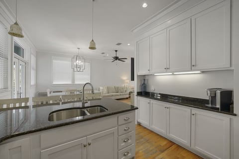 Frangista Jewel - Miramar Beach - Kitchen & Dining Room