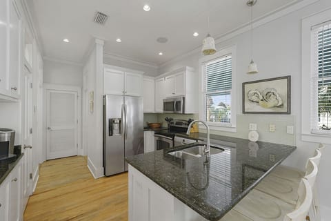 Frangista Jewel - Miramar Beach - Kitchen
