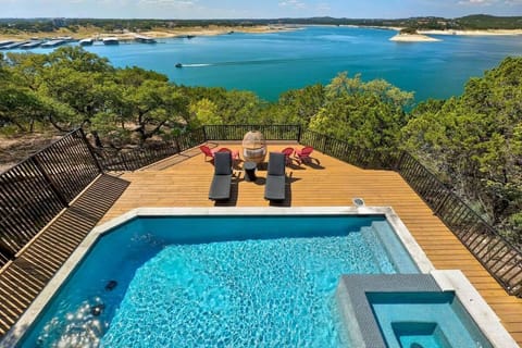 Atlantis on Lake Travis - Private Deck, Pool, and Hot Tub