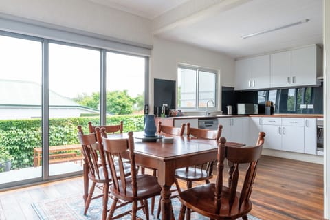 Six-seater dining space