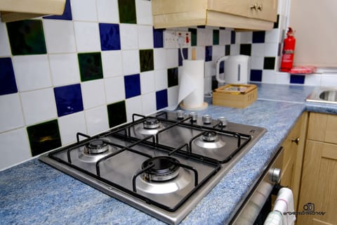 House | Private kitchen | Fridge, microwave, oven, stovetop