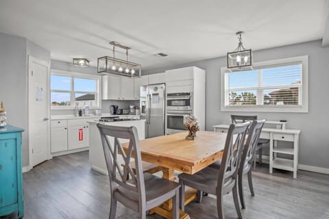 Spacious Dining Area with Seating for the Whole Family
