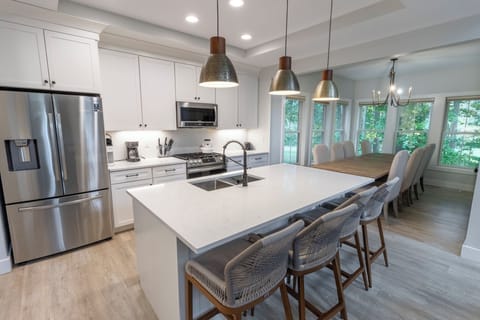 Main Level | Kitchen | Dining