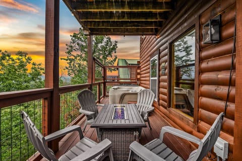 Family Cabin | Balcony