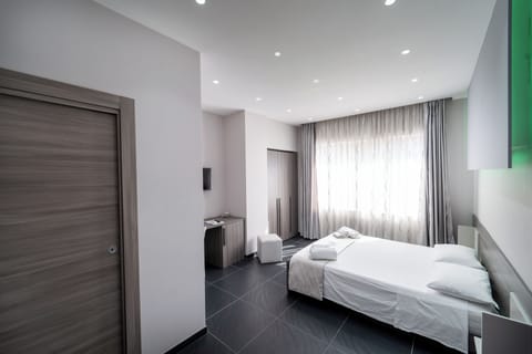 Standard Room, City View, Annex Building (Piazza Mercato 45) | Desk, bed sheets