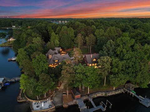 Sunset Shores Resort- The Grandhouse + The Homestead