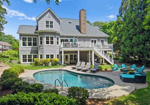 Perfect lakeside retreat at Making Waves!