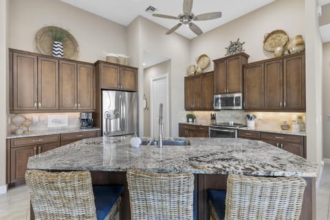 Spacious Granite Island Perfect for Family Meals or Entertaining