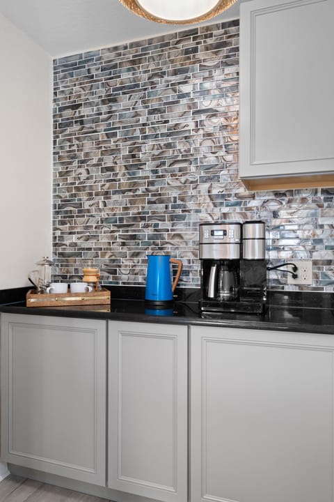 French press, pour-over, k-cup, tea - we have you covered!