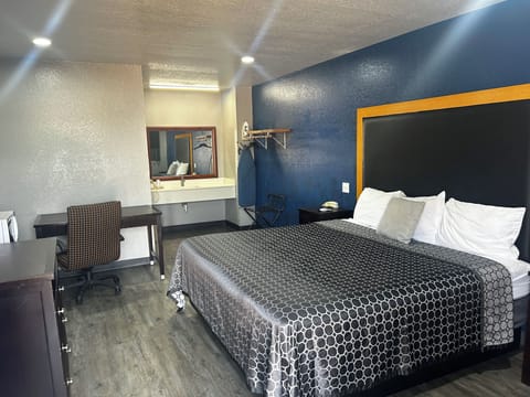 Basic Triple Room | Laptop workspace, blackout drapes, soundproofing, iron/ironing board