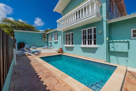 ~Sleeps 12 ~Spacious ~Private Pool ~Great Location (15792)
