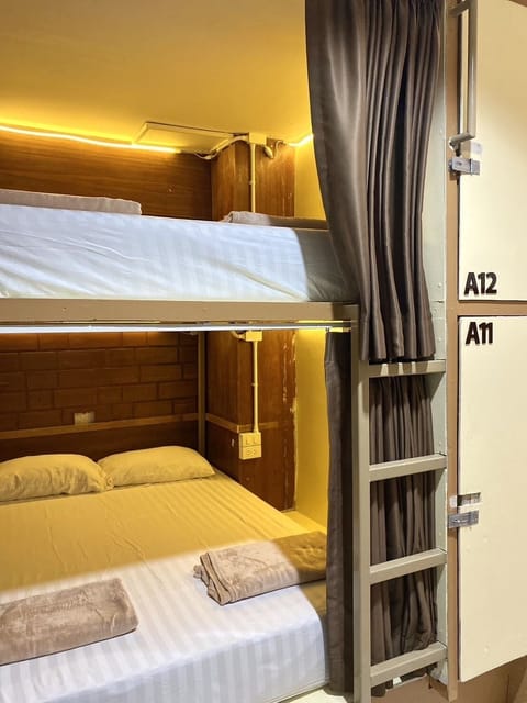 Deluxe Shared Dormitory | Free WiFi, bed sheets