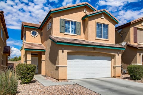 Front of House with 2 Car Driveway