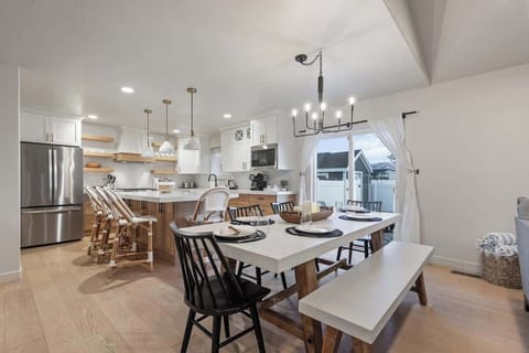 Kitchen and dining area! 
