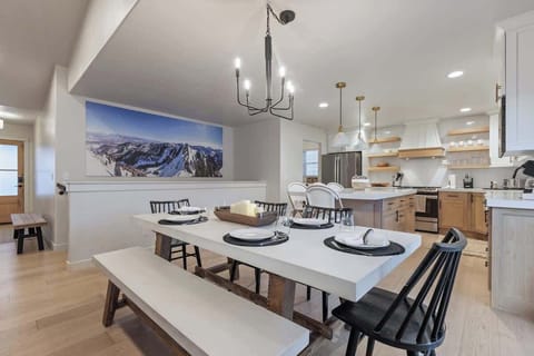 Dining and Kitchen area. Seating for you and all your guests. 