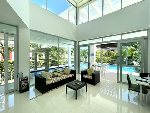Comfort Chalet | Living area | Table tennis