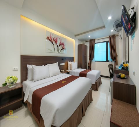 Triple Room | Desk, blackout drapes, soundproofing, free WiFi