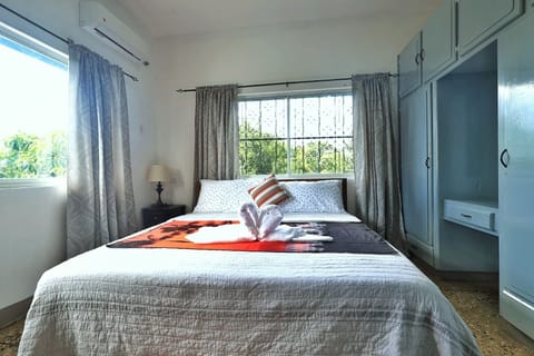 Apartment | 3 bedrooms, iron/ironing board, WiFi (free), bed sheets